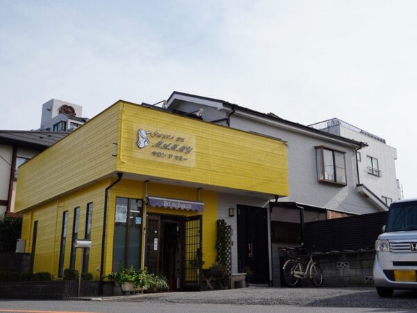 川口市　築27年、店舗兼住居の外壁塗装(∩´∀｀)∩ 店舗はビビットなイエローで目を惹きますね！！