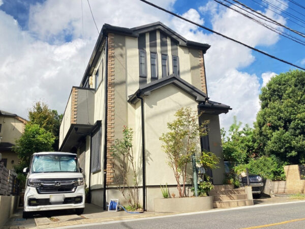 川口市 築20年、汚れが気になるけど外壁はおしゃれな艶消しがいい！！そんな時はアレスシルクウォール！